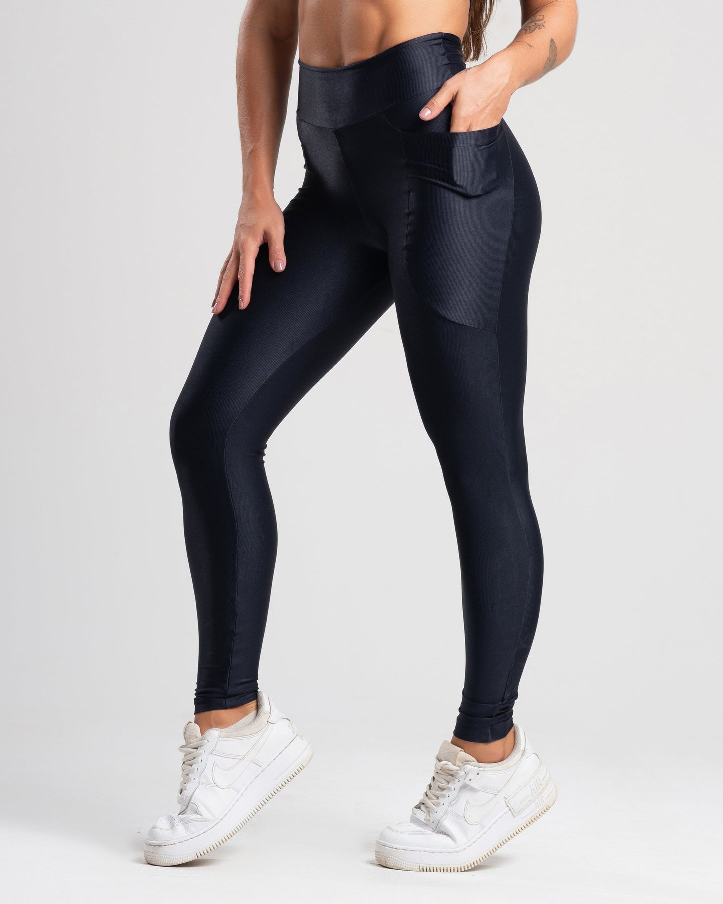 Legging Glow Pocket Preto Poliamida