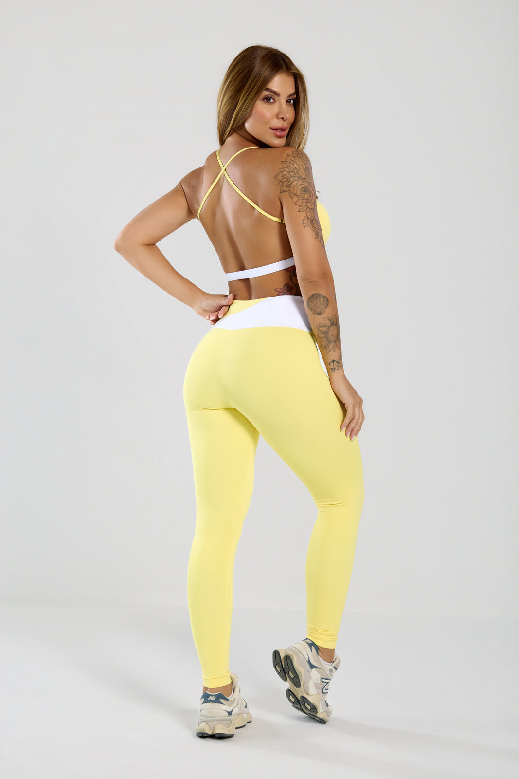 Conjunto Legging e Top Lótus Amarelo Manteiga